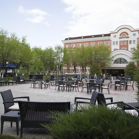 Atyrau Dastan Hotel Ngoại thất bức ảnh