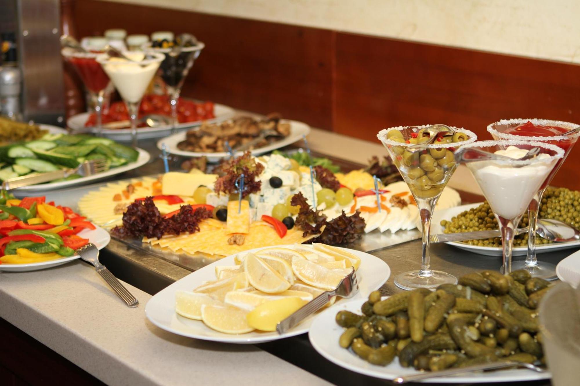Atyrau Dastan Hotel Ngoại thất bức ảnh