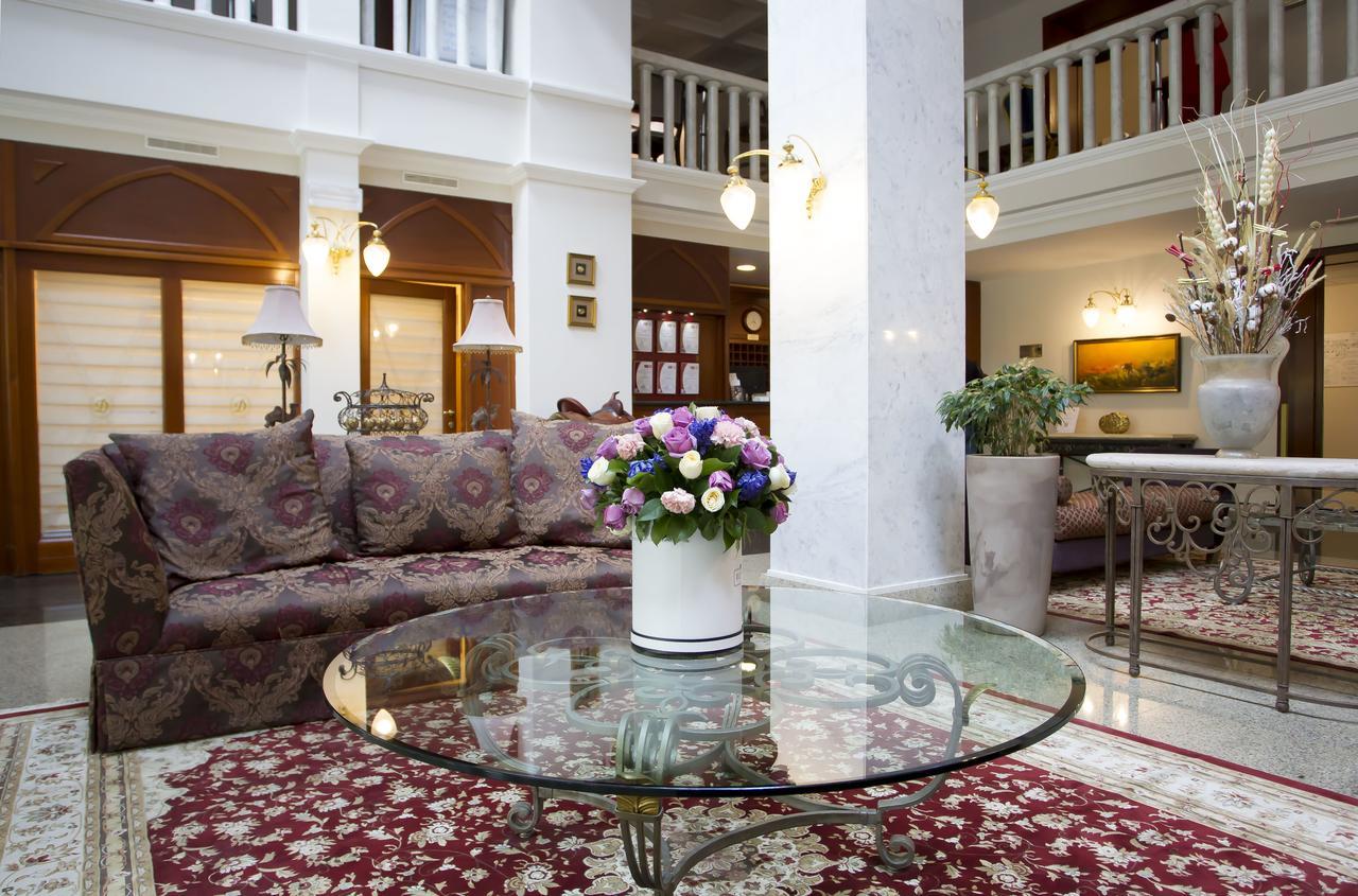 Atyrau Dastan Hotel Ngoại thất bức ảnh