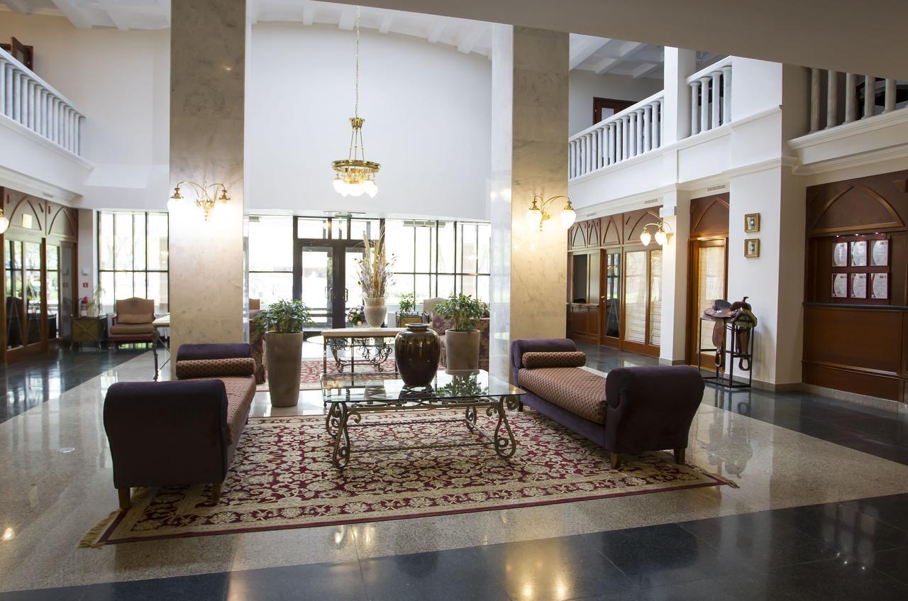 Atyrau Dastan Hotel Ngoại thất bức ảnh