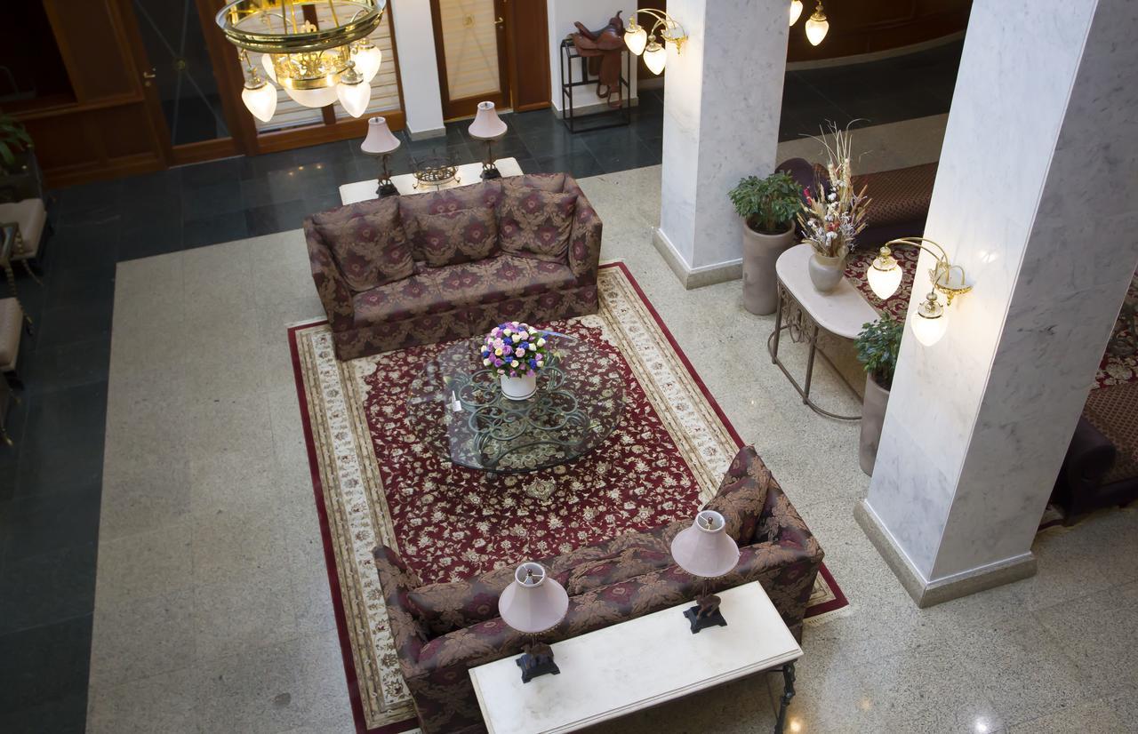 Atyrau Dastan Hotel Ngoại thất bức ảnh