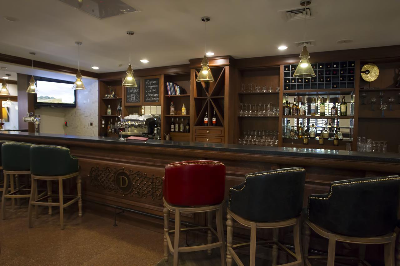 Atyrau Dastan Hotel Ngoại thất bức ảnh