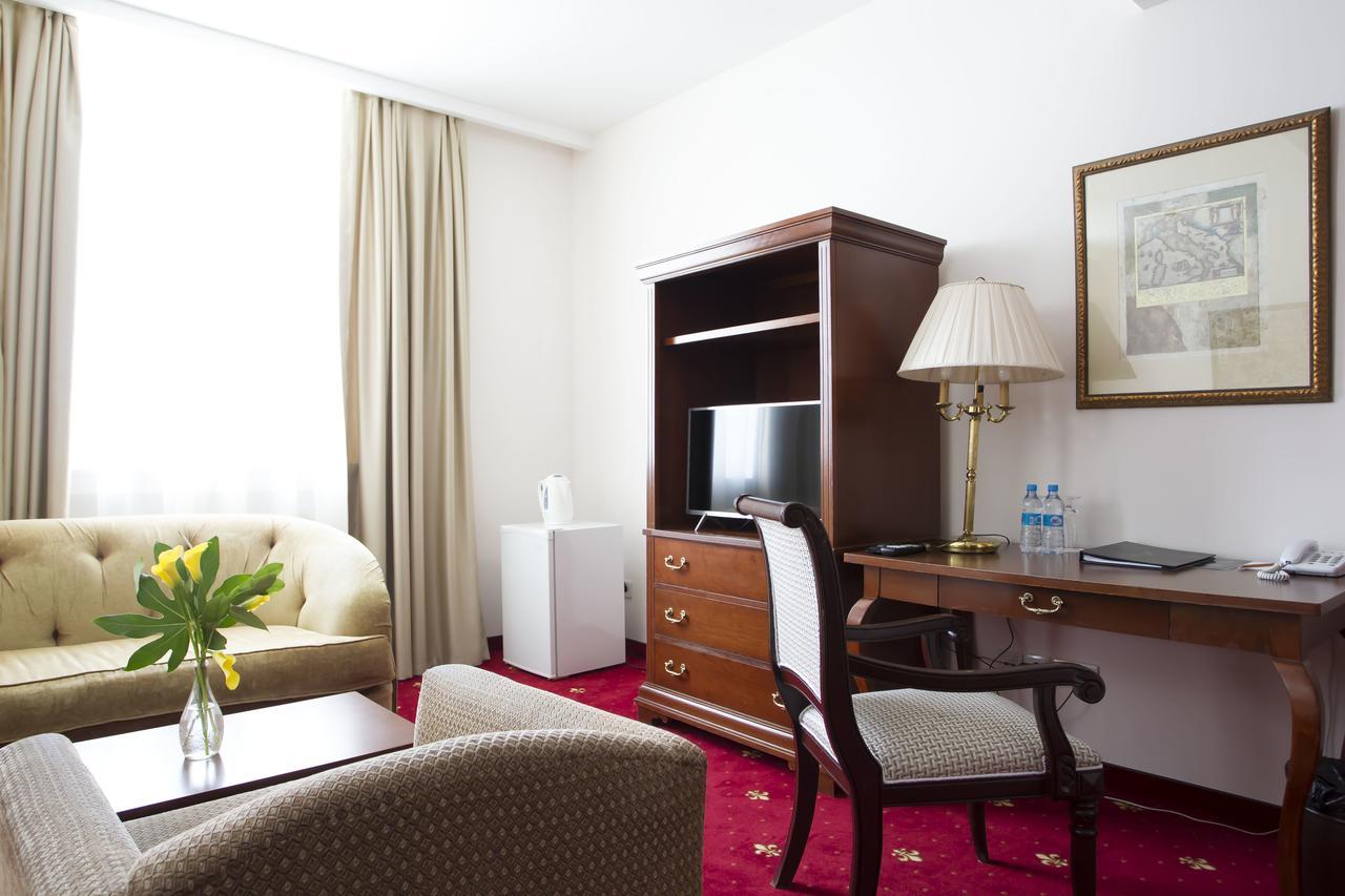 Atyrau Dastan Hotel Ngoại thất bức ảnh