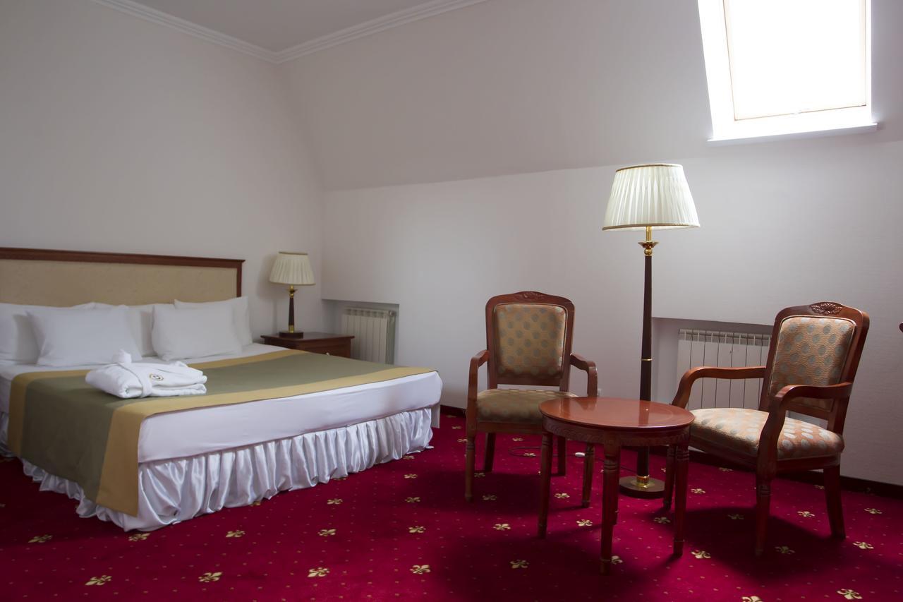 Atyrau Dastan Hotel Ngoại thất bức ảnh