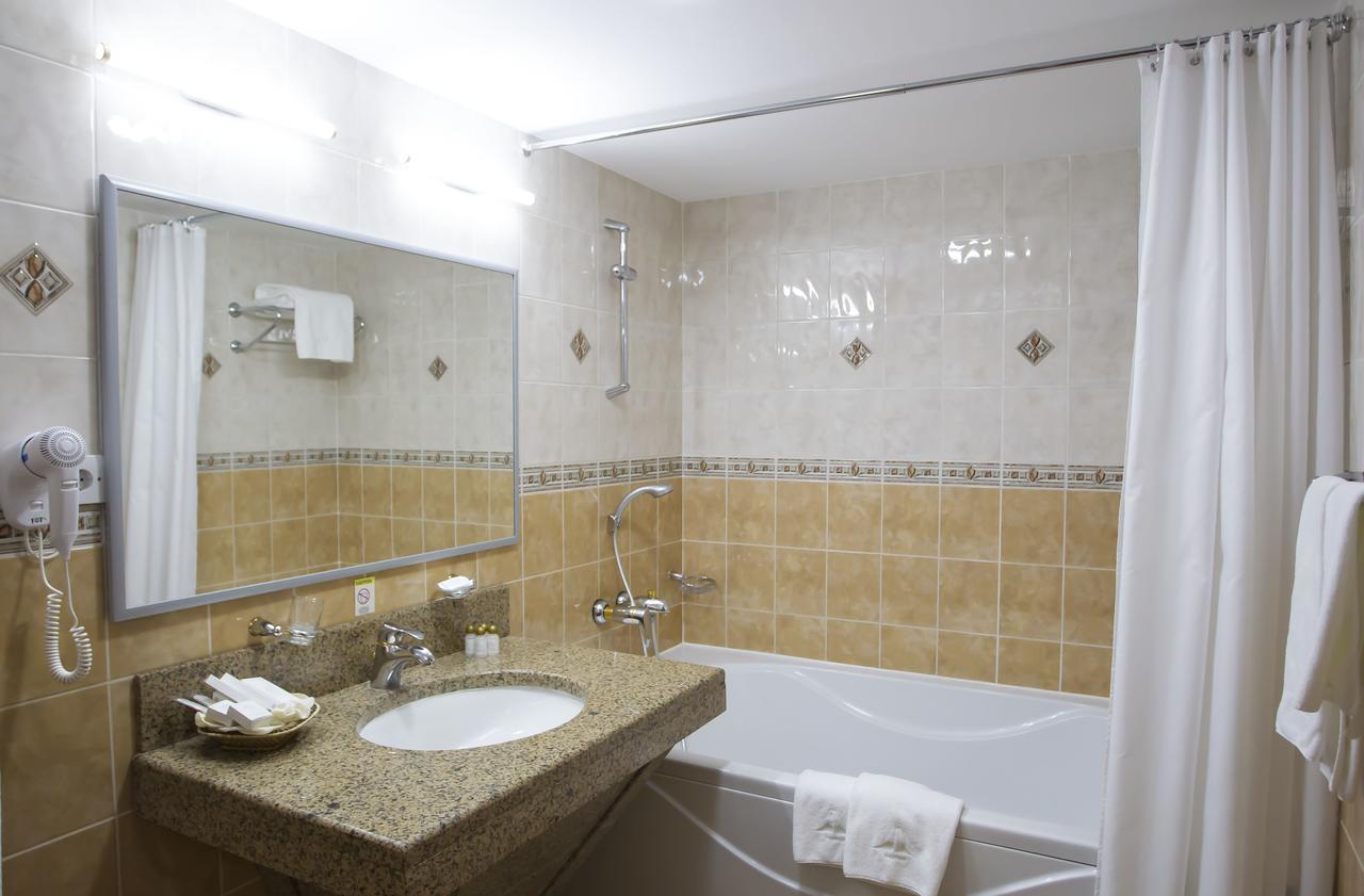 Atyrau Dastan Hotel Ngoại thất bức ảnh