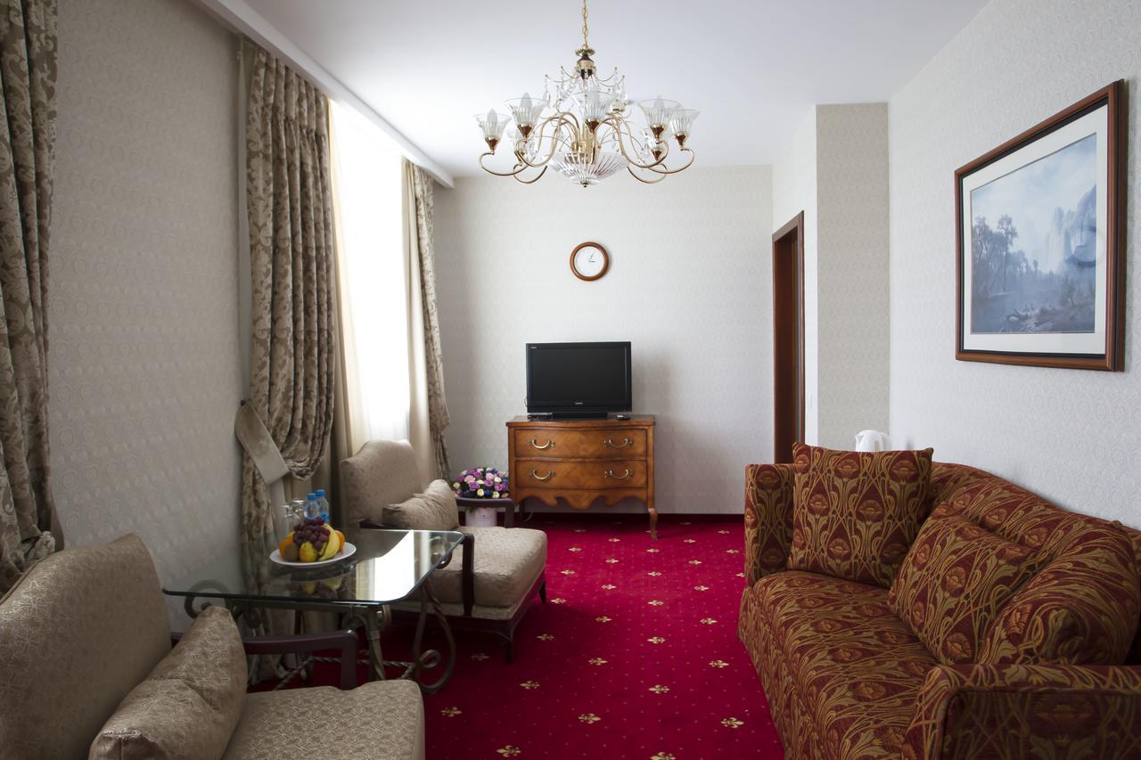 Atyrau Dastan Hotel Ngoại thất bức ảnh