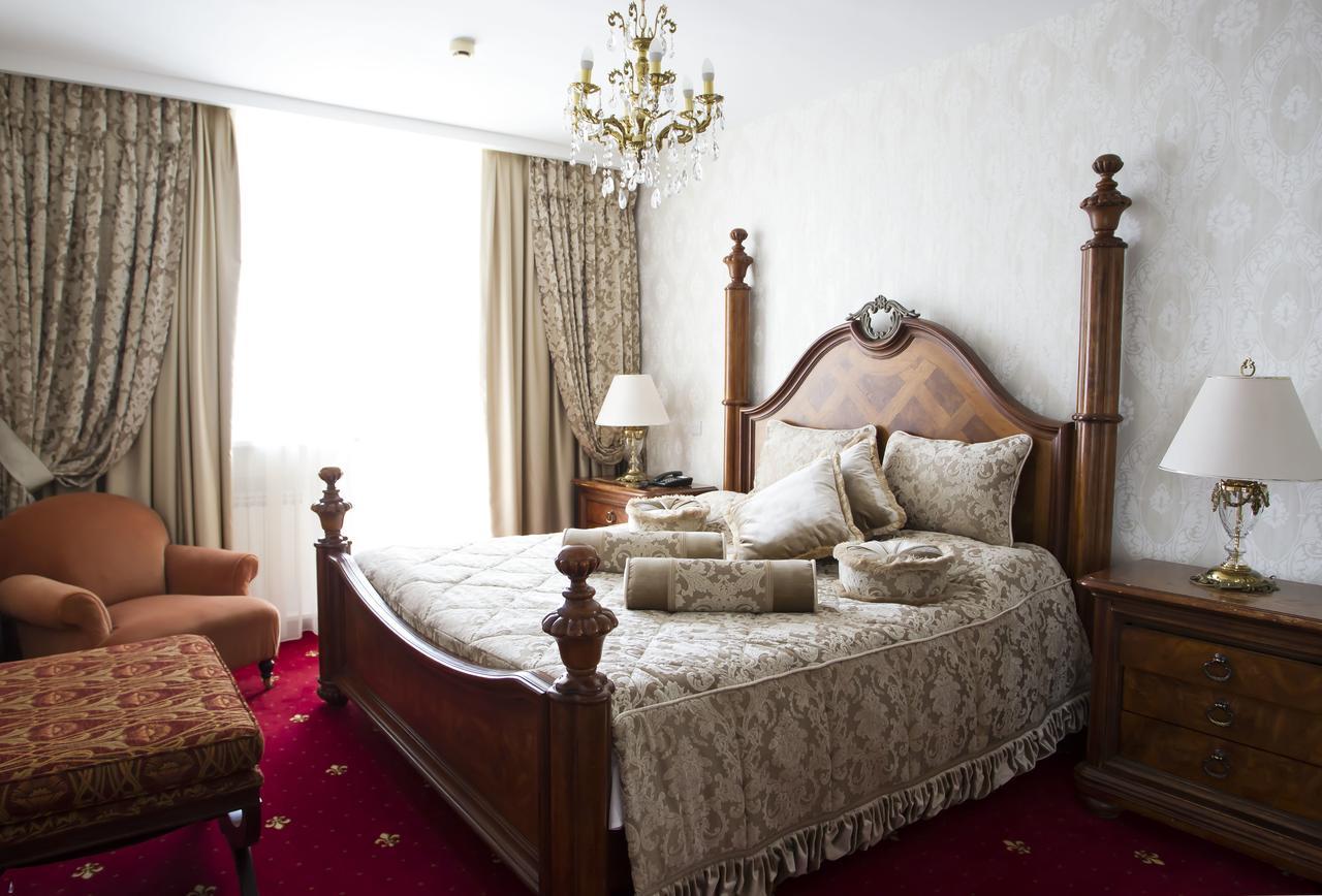 Atyrau Dastan Hotel Ngoại thất bức ảnh