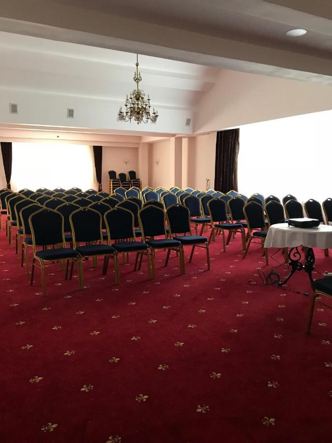 Atyrau Dastan Hotel Ngoại thất bức ảnh
